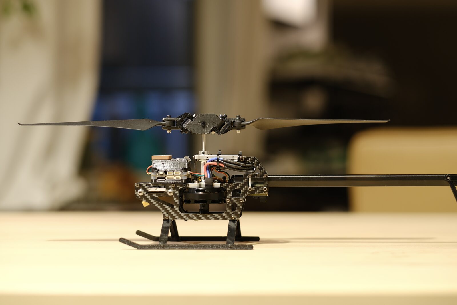 Swashplateless rotor — blades neutral